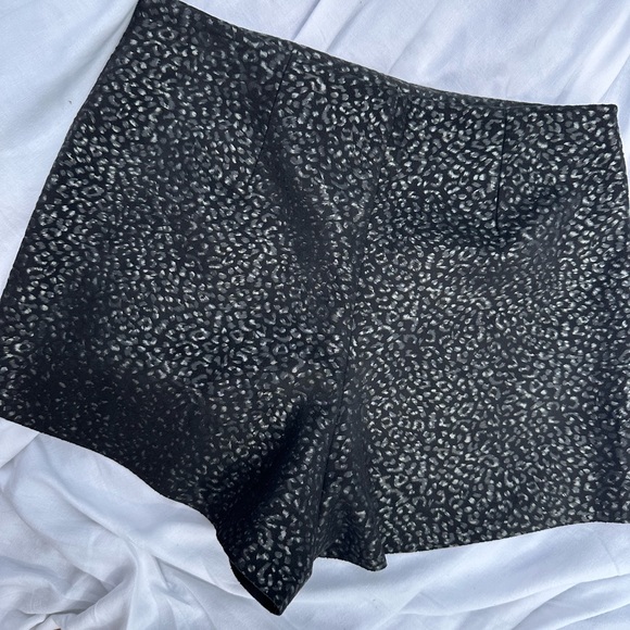 Black metallic cheetah skort - Picture 2 of 3